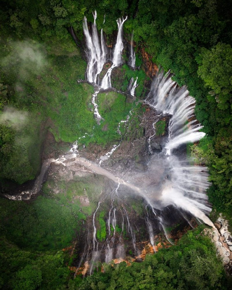 Потрясающий водопад с этого ракурса